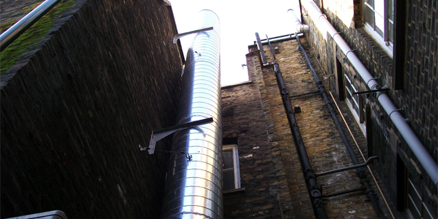 Air conditioning refrigerant pipework installation